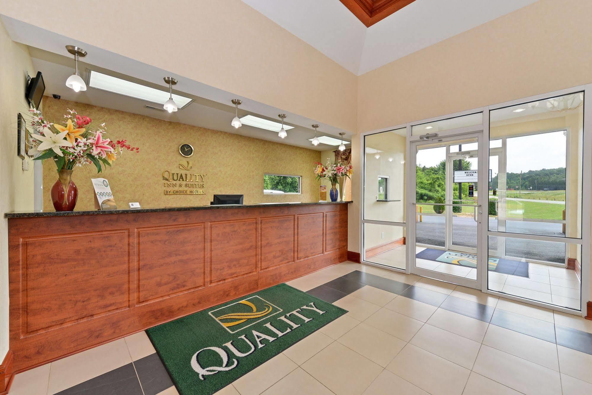 קרטרסוויל Quality Inn & Suites מראה חיצוני תמונה
